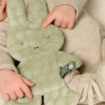 Πανάκι Παρηγοριάς Miffy Flowers Πράσινο | Βρεφικό Doudou Αγκαλιάς - Image 3